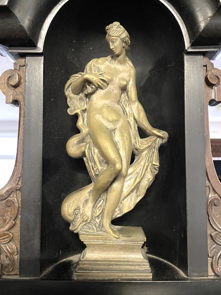 Imposant cabinet néo-Renaissance en noyer, marbre, bronzes dorés et pierres semi-dures-4
