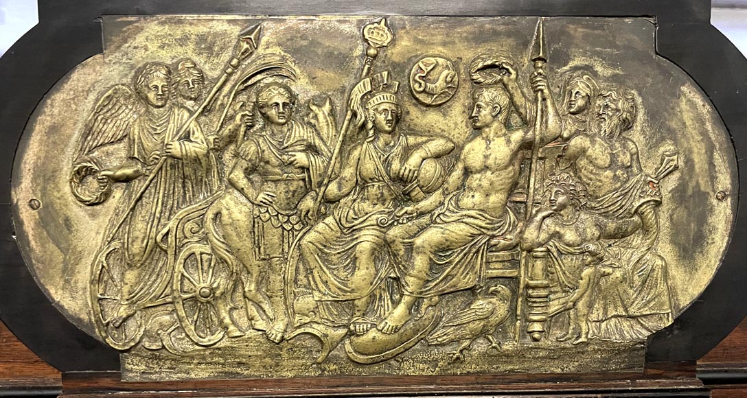Imposant cabinet néo-Renaissance en noyer, marbre, bronzes dorés et pierres semi-dures-5
