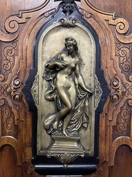 Imposant cabinet néo-Renaissance en noyer, marbre, bronzes dorés et pierres semi-dures-8