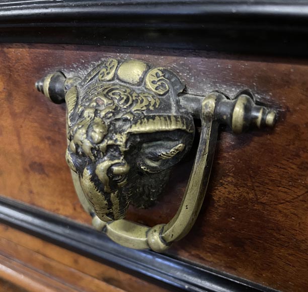 Imposant cabinet néo-Renaissance en noyer, marbre, bronzes dorés et pierres semi-dures-12