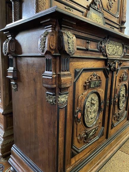 Imposant cabinet néo-Renaissance en noyer, marbre, bronzes dorés et pierres semi-dures-13