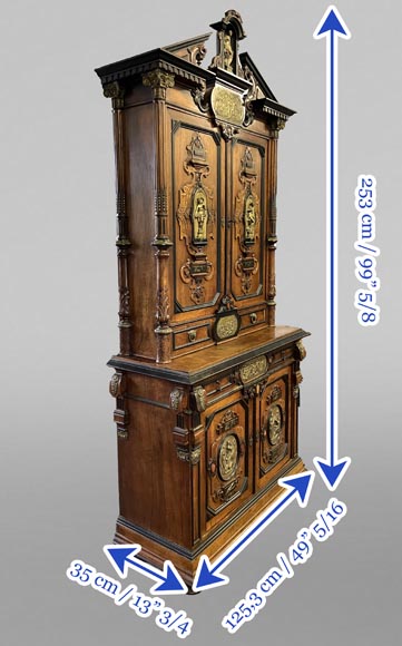 Imposant cabinet néo-Renaissance en noyer, marbre, bronzes dorés et pierres semi-dures-14