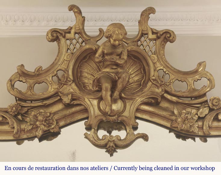 Trumeau doré de style Napoléon III surmonté d'un putto-1