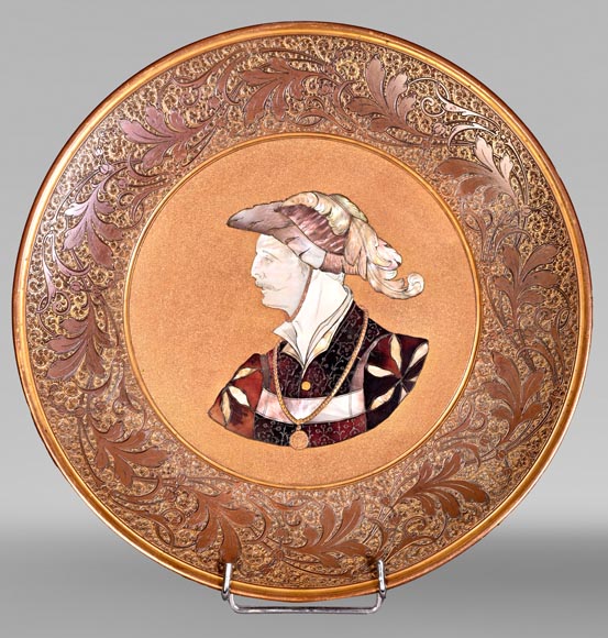 Maison KAYSER SOHN, Personnages de la Renaissance – Paire de plats décoratifs en corviniello, datés 1884-2