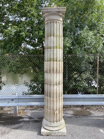 Paire de colonnes cannelées en pierre – Style Dorique, fin XVIIIe siècle-1