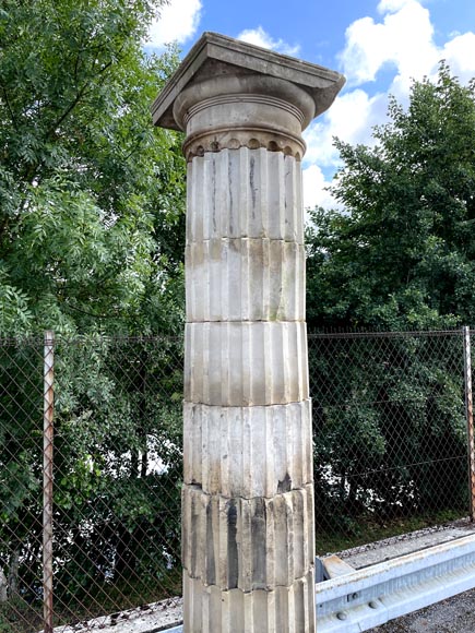 Paire de colonnes cannelées en pierre – Style Dorique, fin XVIIIe siècle-3