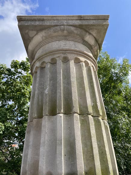 Paire de colonnes cannelées en pierre – Style Dorique, fin XVIIIe siècle-4