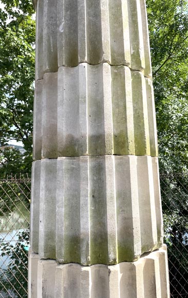 Paire de colonnes cannelées en pierre – Style Dorique, fin XVIIIe siècle-6