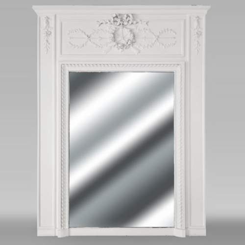 Trumeau de style Louis XVI orné d'une couronne de rose