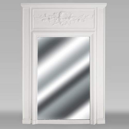 Trumeau de style Louis XVI décoré d'un arc fleuri