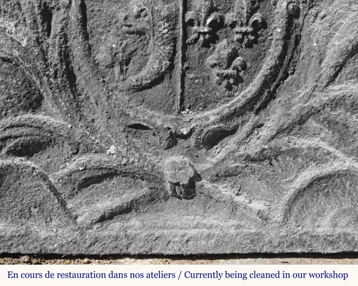 Plaque de cheminée en fonte au armes du Dauphin de France-4
