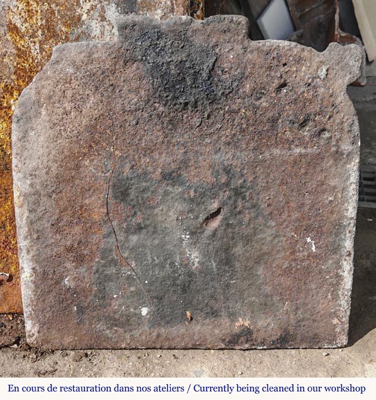 Plaque de cheminée en fonte au armes du Dauphin de France-5