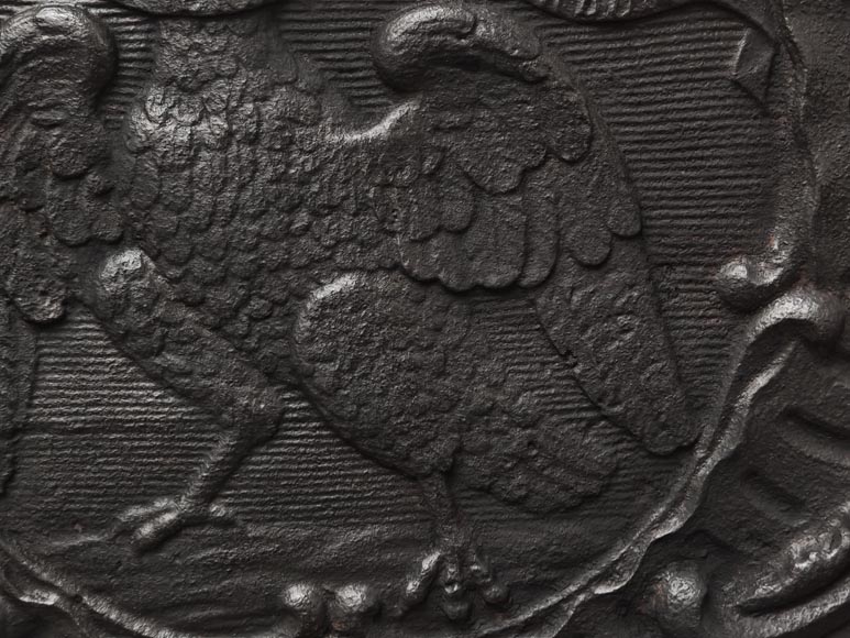 Plaque de cheminée d’époque Louis XV à décor de l’aigle de saint Jean et devise « In principio erat Verbum »-8