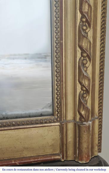 Trumeau doré de style Louis XVI à décor de ruban et perlé-4