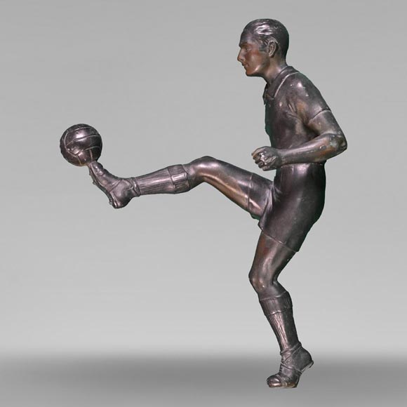 Statuette d'un joueur de football en régule-0