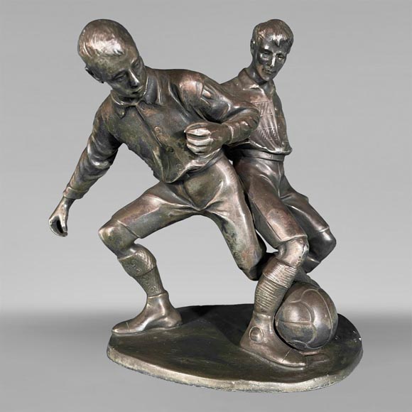 « Deux joueurs se disputant le ballon », statuette en métal argenté-0
