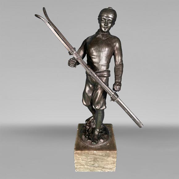 « Skieur », statuette en régule patiné.-0