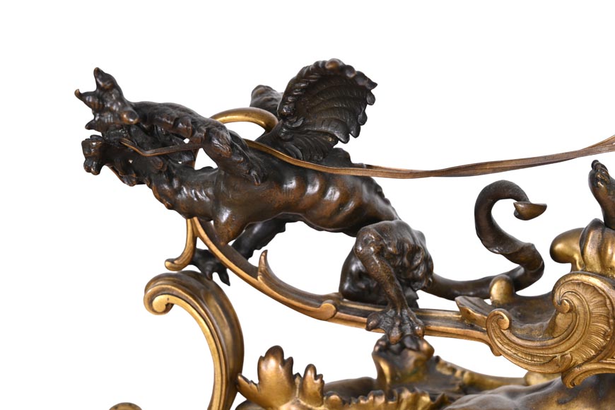 Pendule de style rococo au chiffre de Louis XV, bronze doré et patiné Pendule de style rococo au chiffre de Louis XV, bronze doré et patiné-8