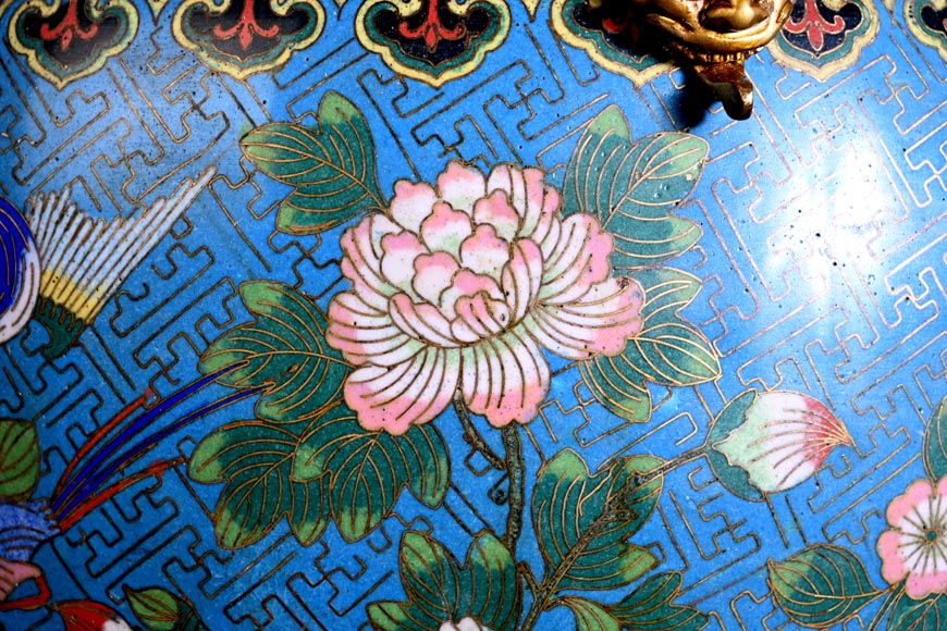 Ferdinand BARBEDIENNE – Cache-pot japonisant en bronze doré et émaux cloisonnés-6