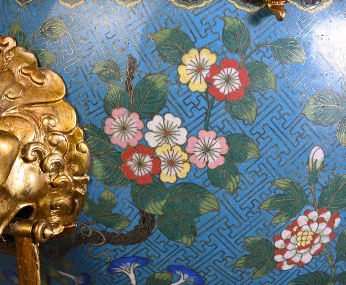 Ferdinand BARBEDIENNE – Cache-pot japonisant en bronze doré et émaux cloisonnés-16