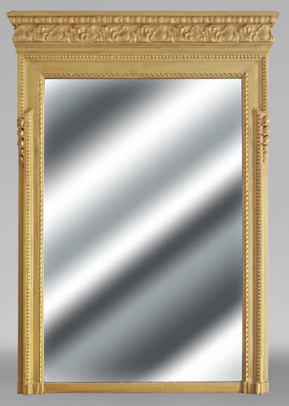 Trumeau de style Louis XVI rehaussé de peinture dorée-0