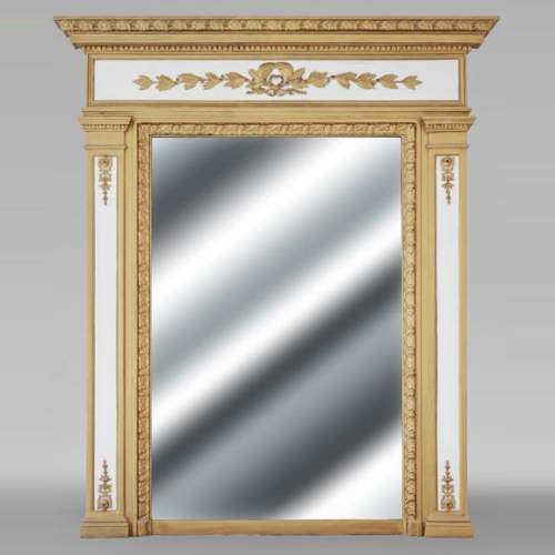 Trumeau de style Louis XVI rehaussé de peinture dorée