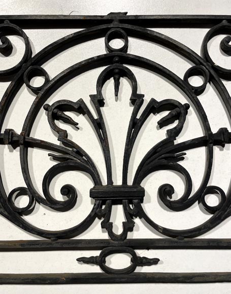 Petit garde-corps de fenêtre en fer forgé-2