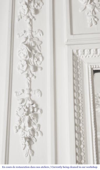 Trumeau de style Louis XVI décoré de guirlandes fleuries-4