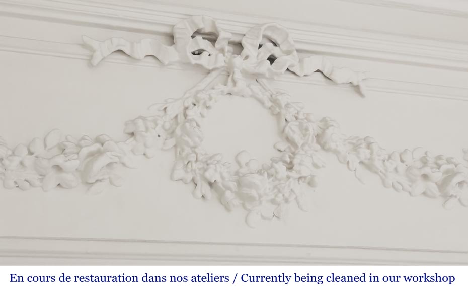 Trumeau de style Louis XVI décoré d'une couronne de fleur-2