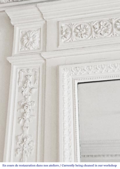 Trumeau de style Louis XVI décoré d'une frise de fleur-2