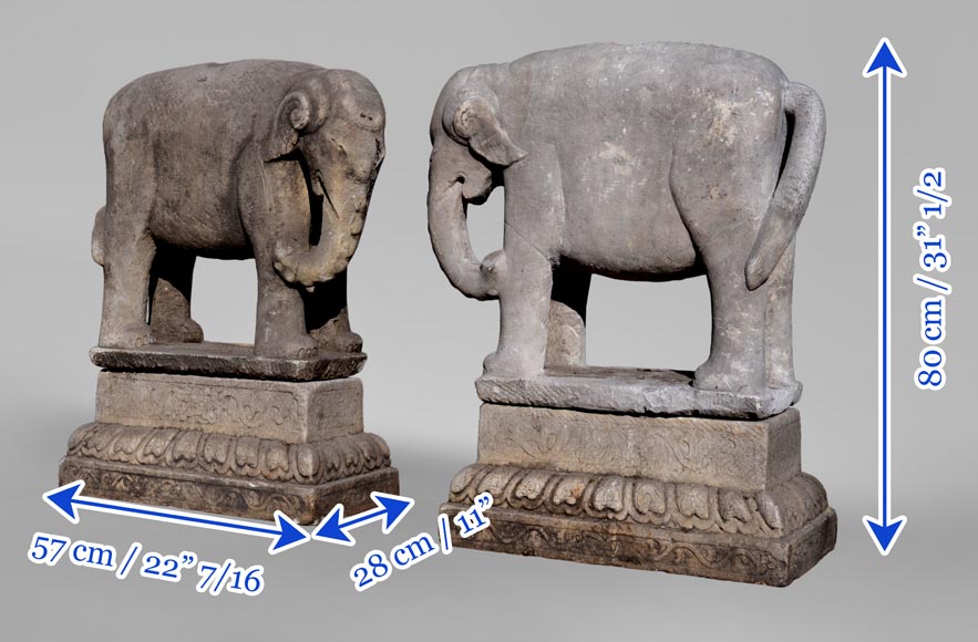 Paire de statues d’éléphants en pierre sculptée de style vietnamien-8