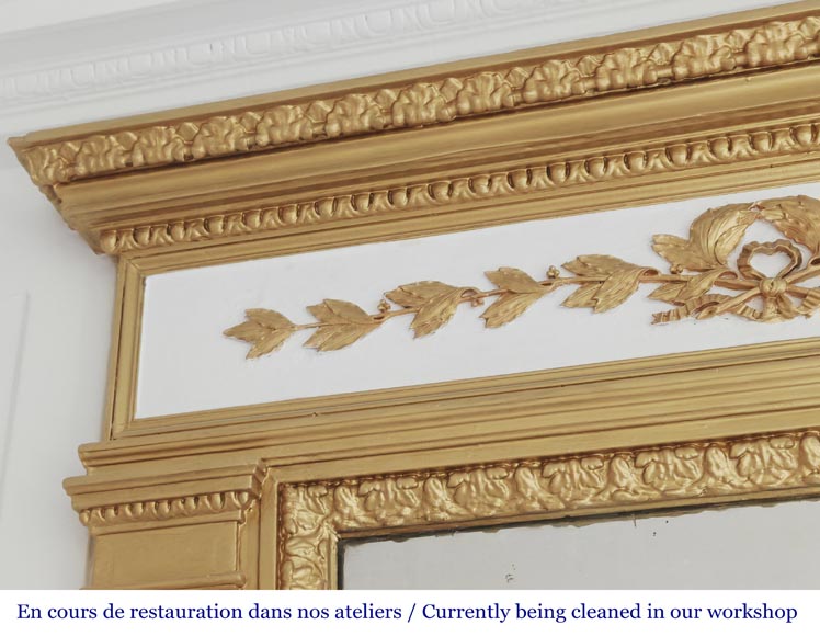 Trumeau de style Louis XVI rehaussé de peinture doré-4