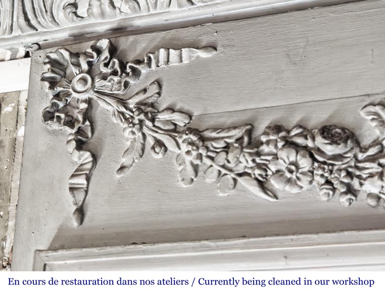 Trumeau de style Louis XVI à la guirlande de fleur-2