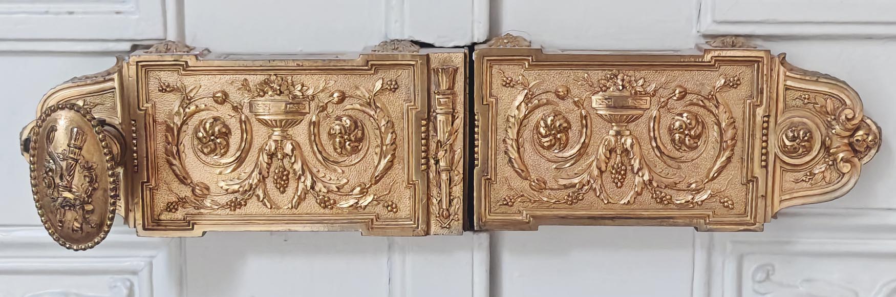 Ensemble de 4 doubles portes en bois sculpté-17