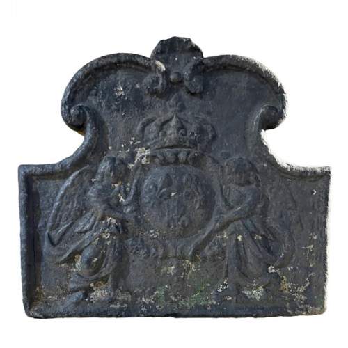 Plaque de cheminée encadrée d'anges aux armes de France
