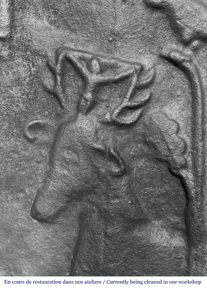 Plaque de cheminée en fonte représentant 