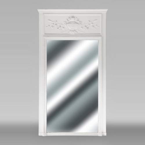 Trumeau de style louis XVI décoré d'un vase