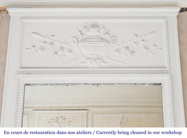 Trumeau de style louis XVI décoré d'un vase Trumeau de style louis XVI décoré d'un vase-1