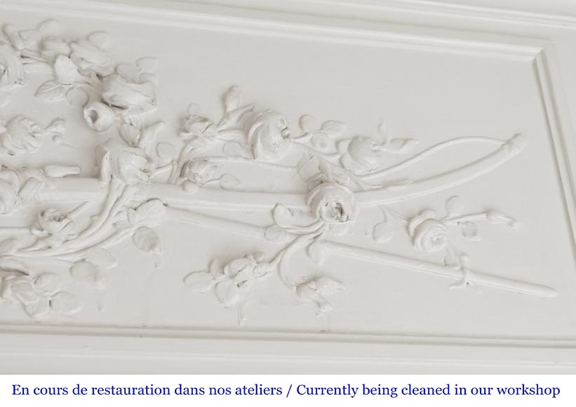 Trumeau de style Louis XVI à la couronne de rose-3