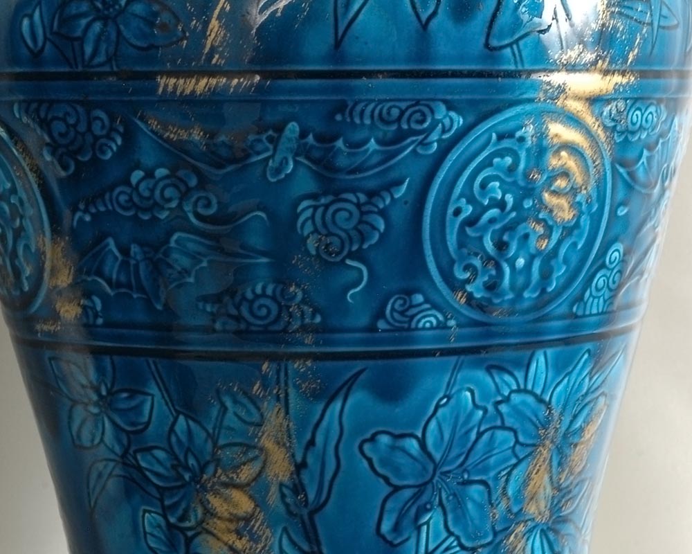 Manufacture de Longwy Paire de vases à décor extrême-oriental en faïence-1