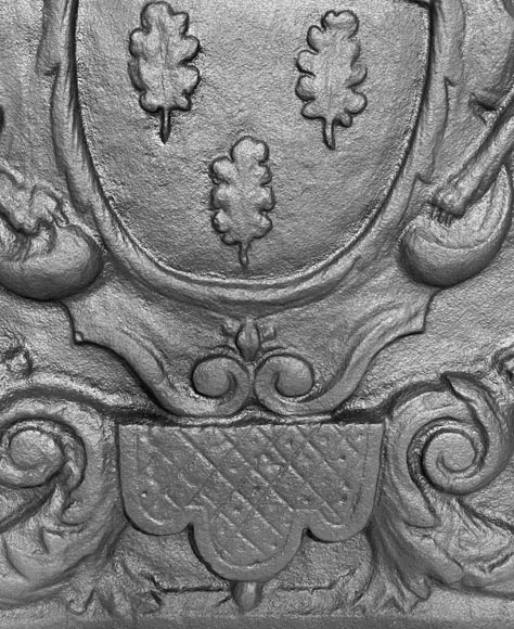 Plaque de cheminée aux armoiries portées par deux Lévriers-5