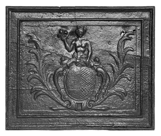 Plaque de cheminée aux armories surmontées par Apollon tenant une fleur de Lys-0