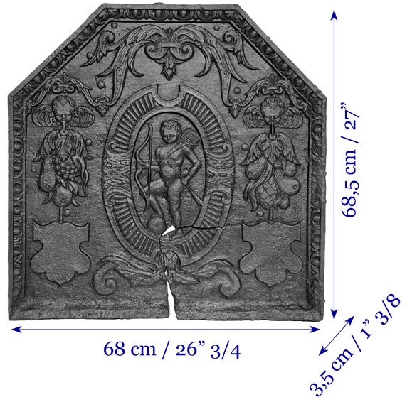 Plaque de cheminée d'époque Louis XVI décorée de Cupidon dans un médaillon-9