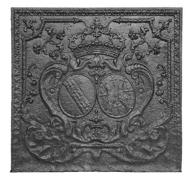 Plaque de cheminée aux armoiries couronnés-0