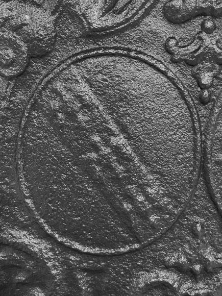 Plaque de cheminée aux armoiries couronnés-4