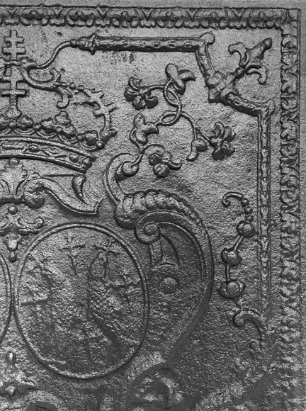 Plaque de cheminée aux armoiries couronnés-6