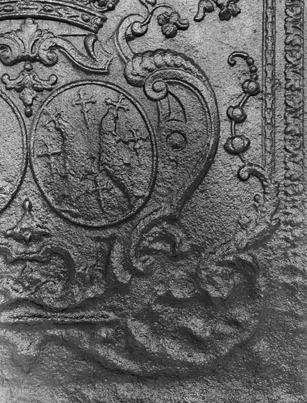 Plaque de cheminée aux armoiries couronnés-7