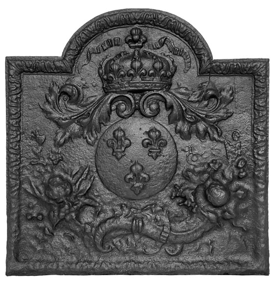 Plaque de cheminée aux armes de France et corne d'abondance-0
