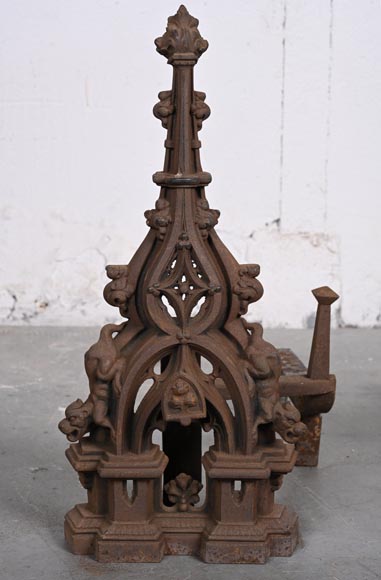 Paire de chenets néo-gothiques en fer Paire de chenets néo-gothiques en fer-1