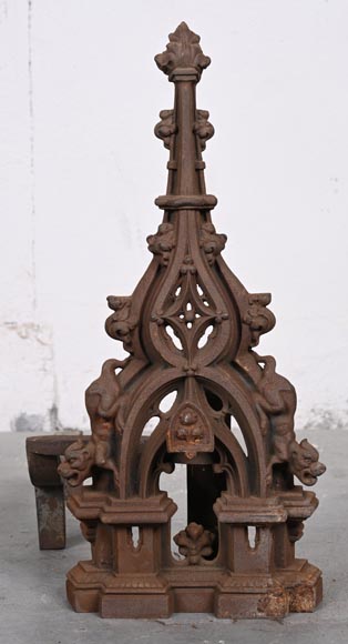 Paire de chenets néo-gothiques en fer Paire de chenets néo-gothiques en fer-2